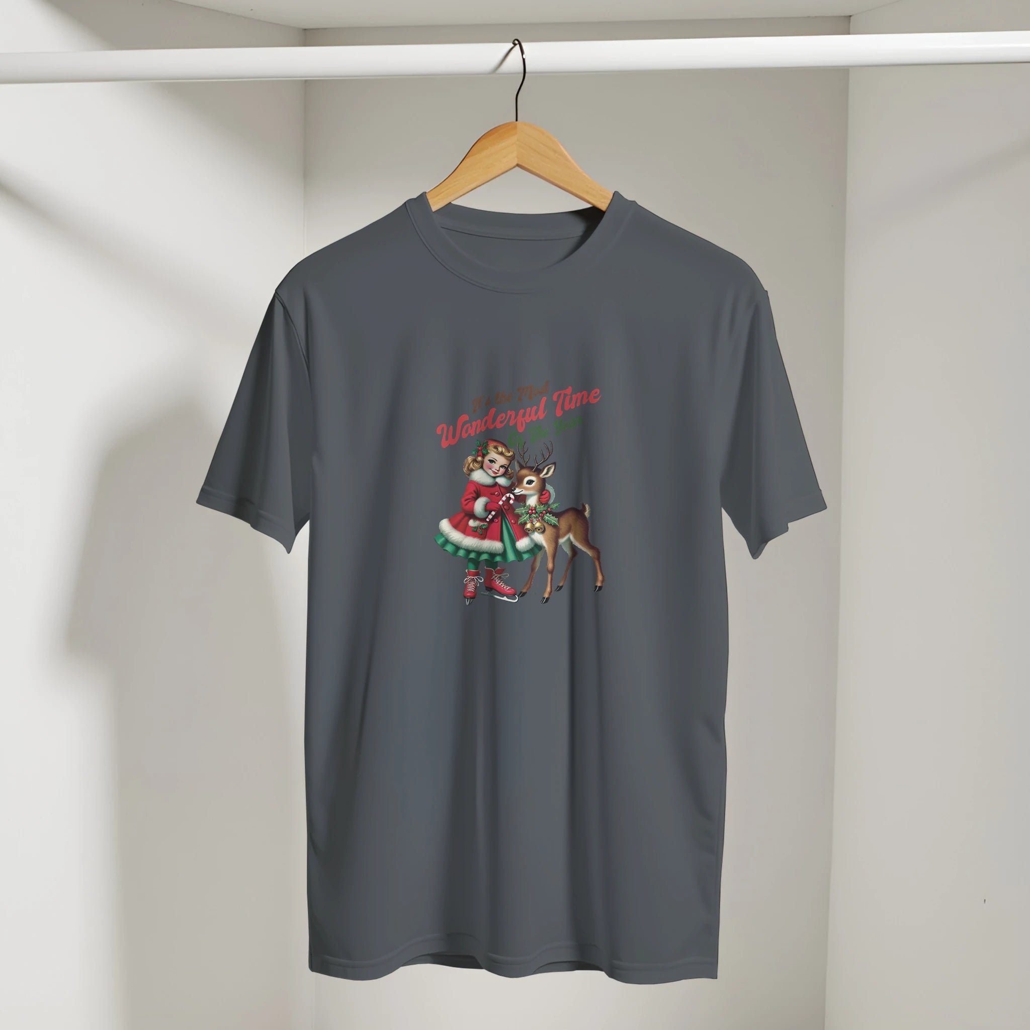 Cute Vintage Reindeer Christmas Graphic Tee | Gallory Hive