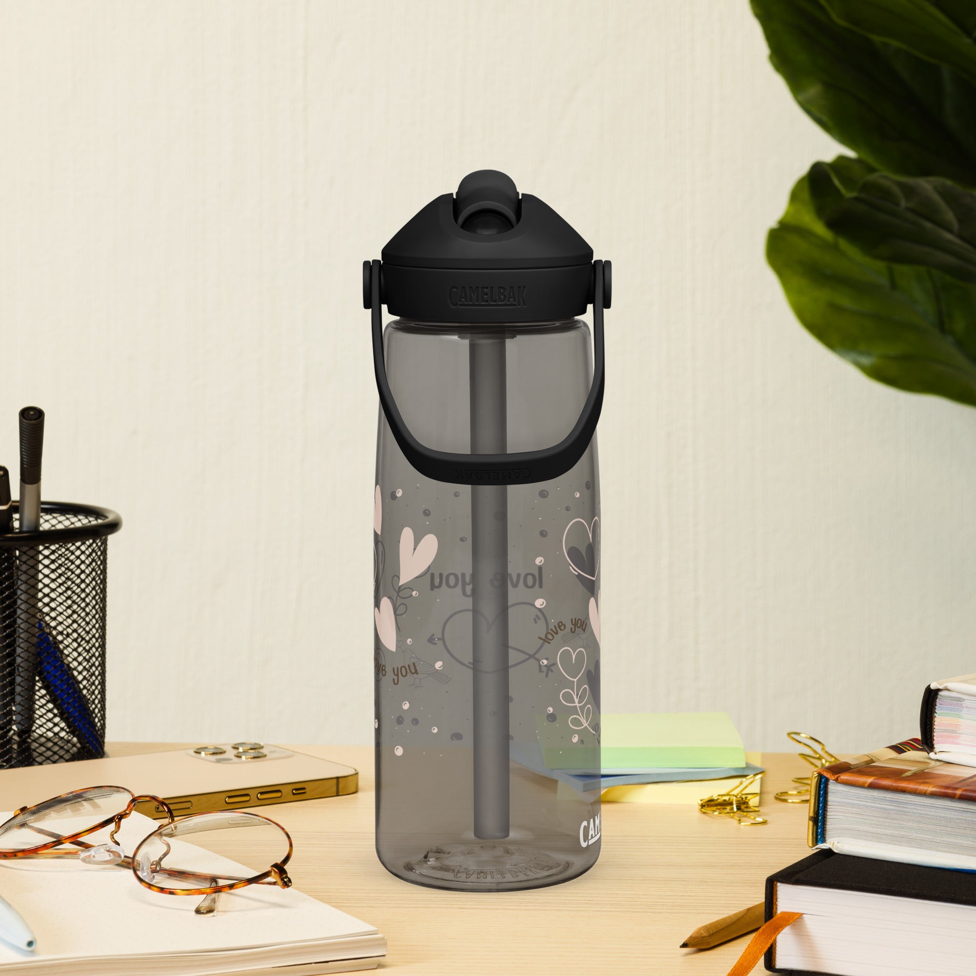 Cute Hearts Flip Straw Water Bottle | Gallory Hive