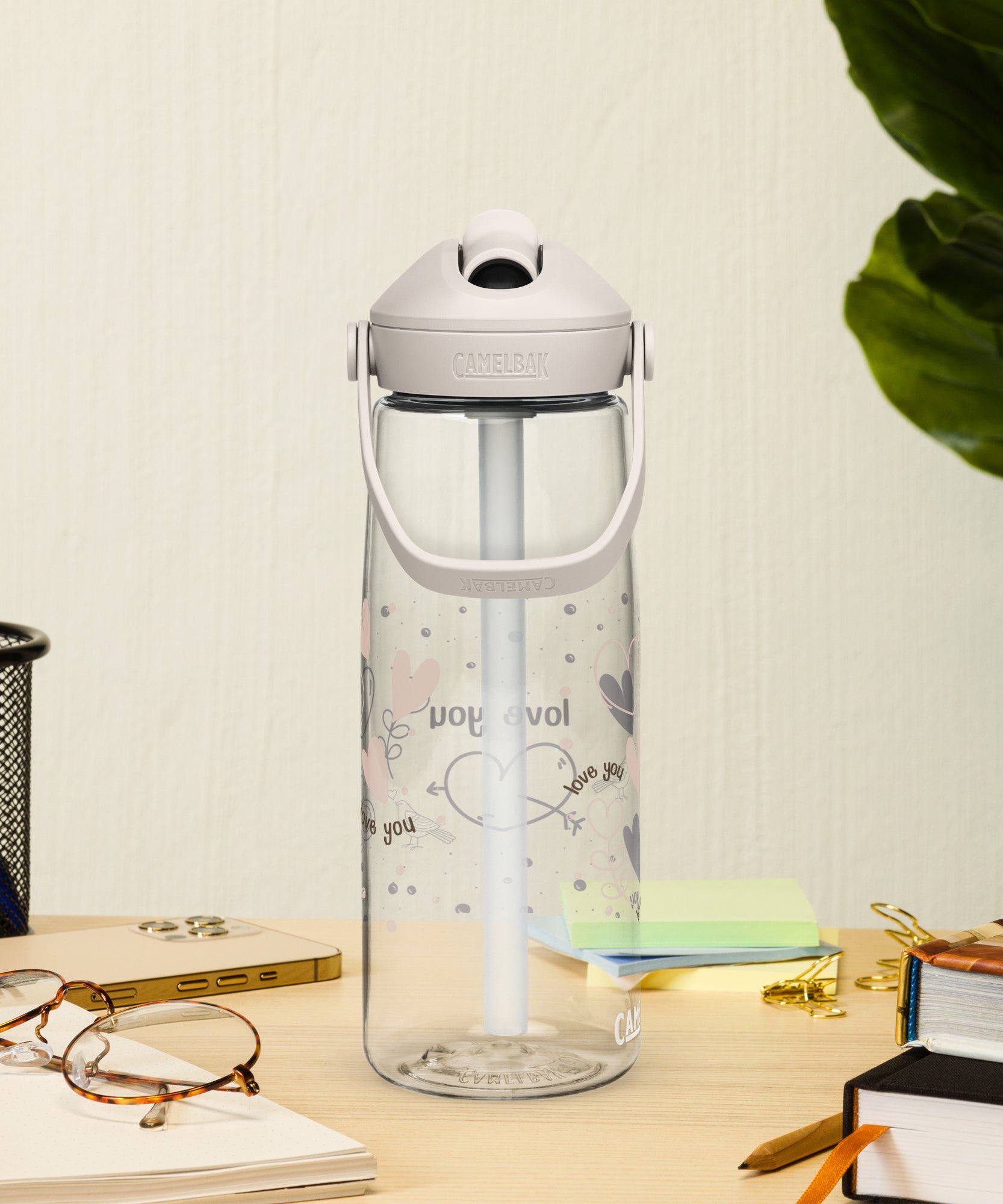 Cute Hearts Flip Straw Water Bottle | Gallory Hive