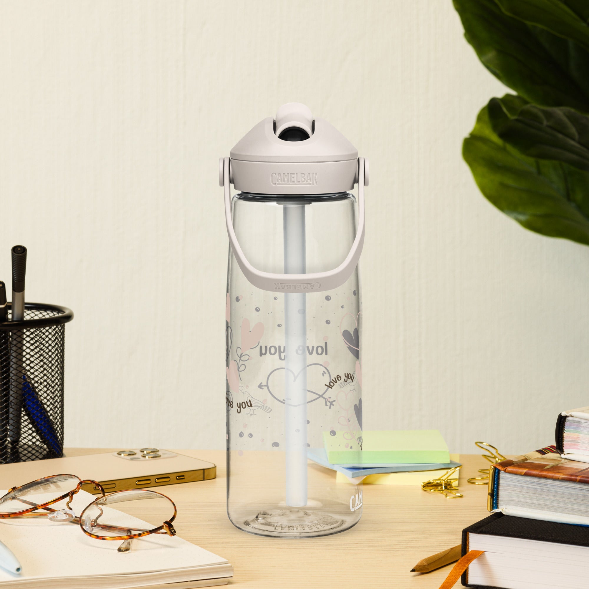 Cute Hearts Flip Straw Water Bottle | Gallory Hive