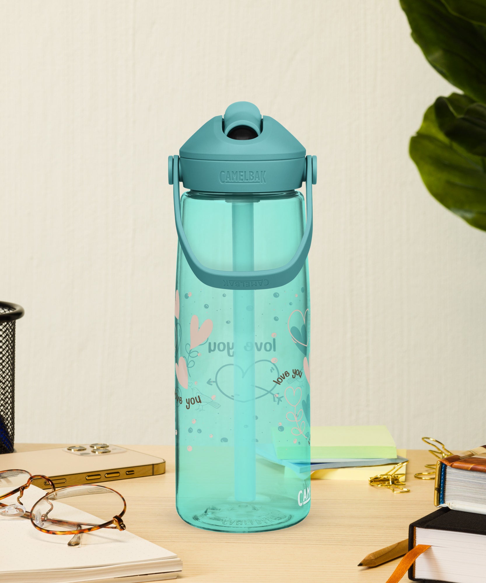 Cute Hearts Flip Straw Water Bottle | Gallory Hive