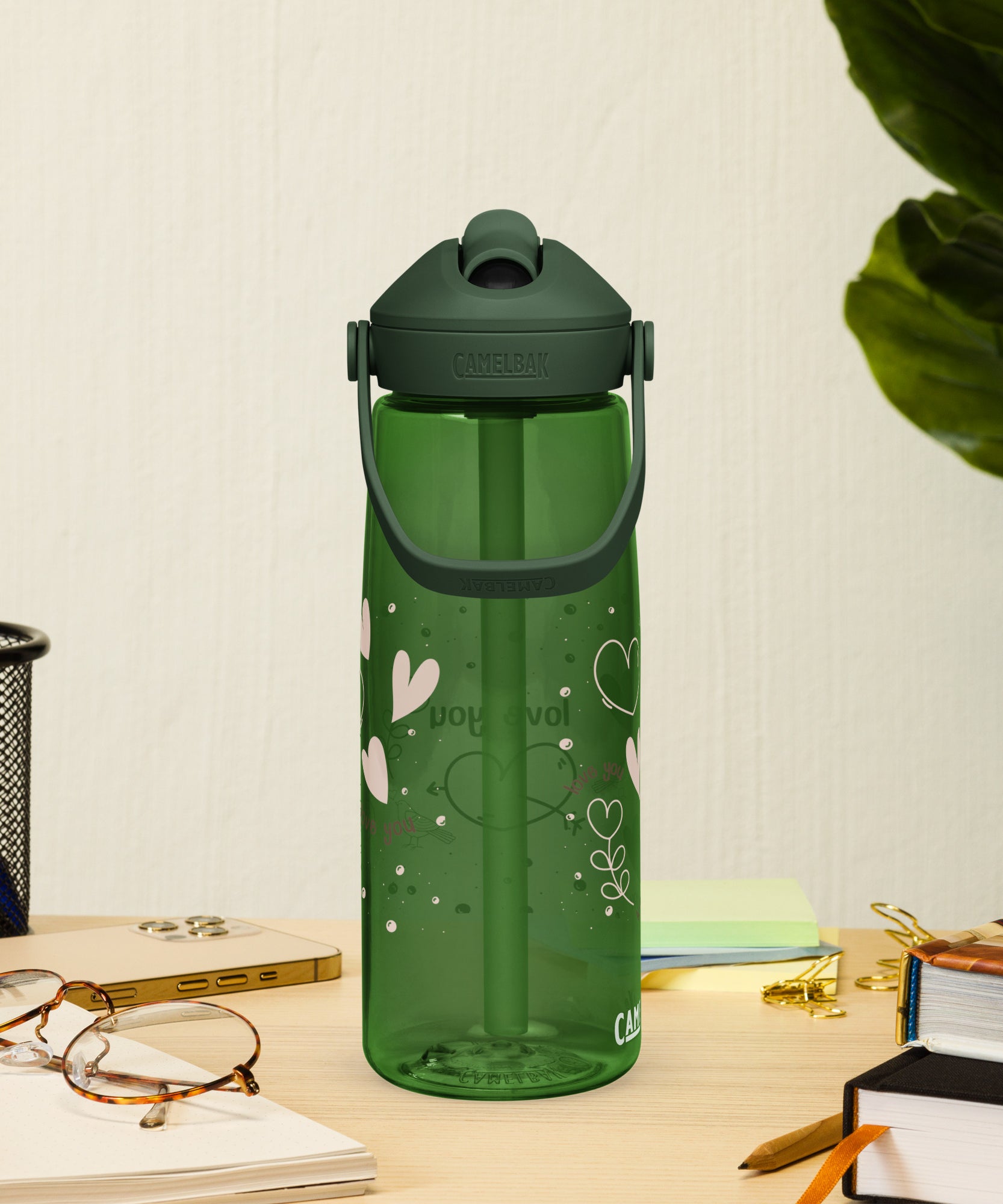 Cute Hearts Flip Straw Water Bottle | Gallory Hive