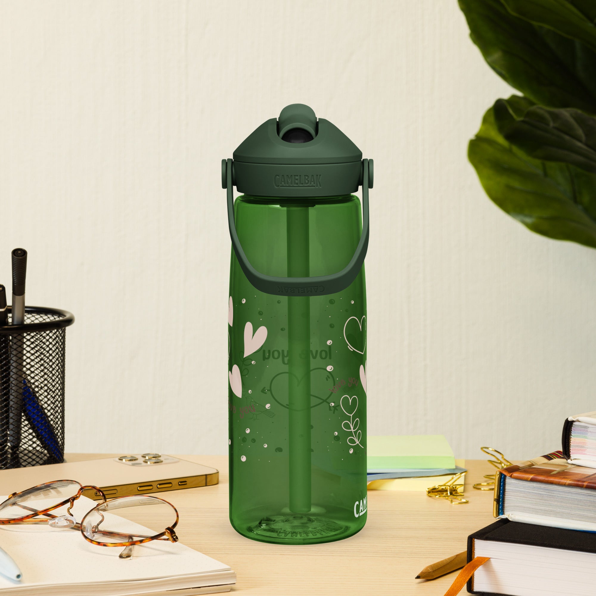 Cute Hearts Flip Straw Water Bottle | Gallory Hive
