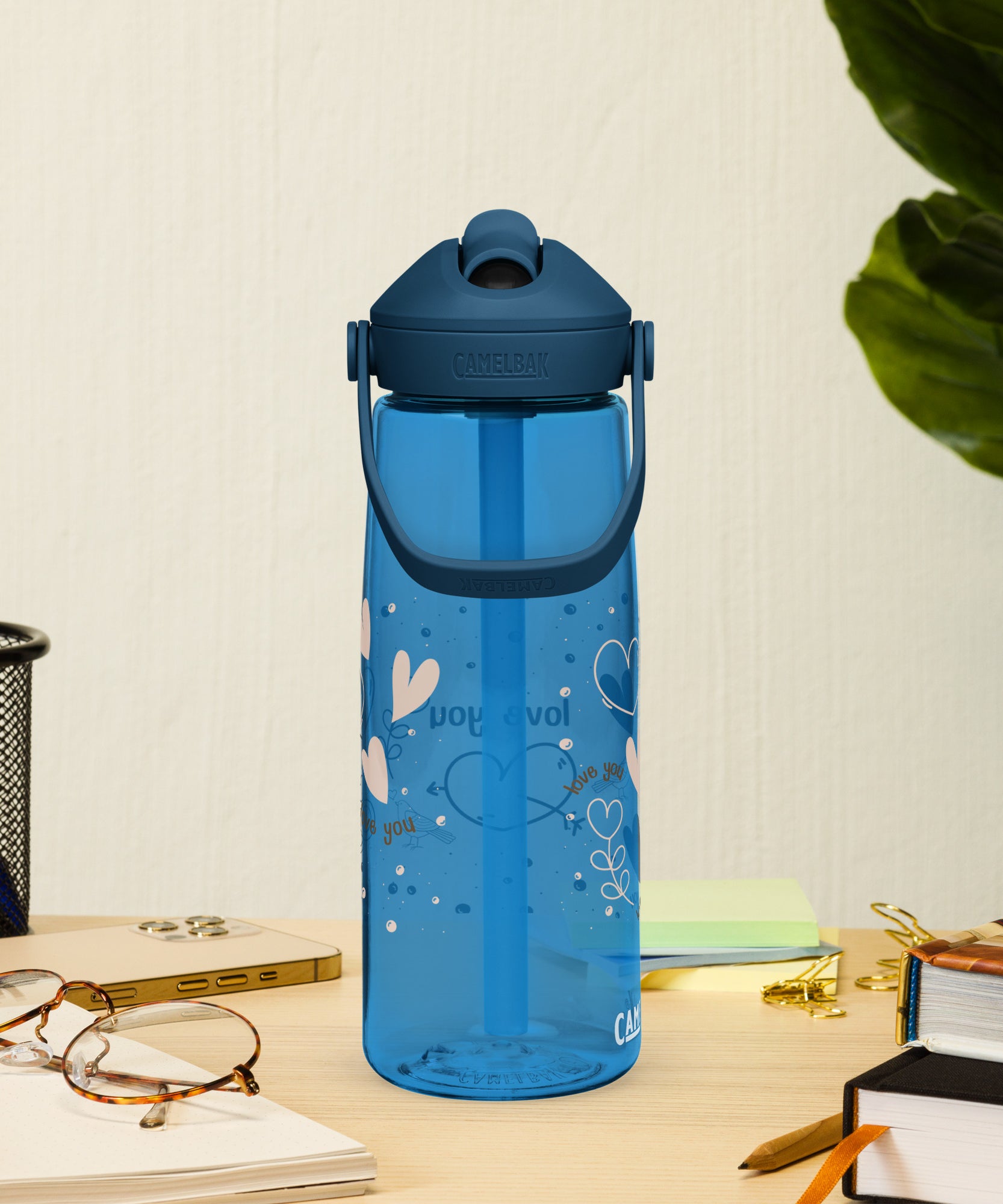 Cute Hearts Flip Straw Water Bottle | Gallory Hive