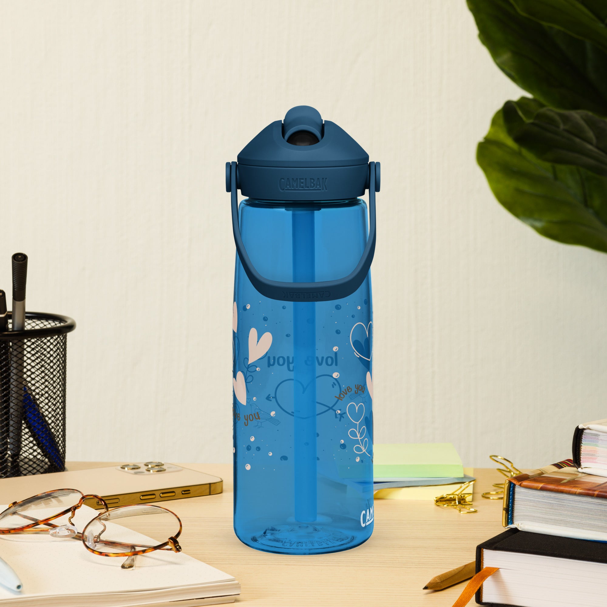 Cute Hearts Flip Straw Water Bottle | Gallory Hive